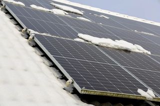 Solární panely po roce používání: Zkušenosti, které vám prodejce neřekne, ale měli byste je vědět